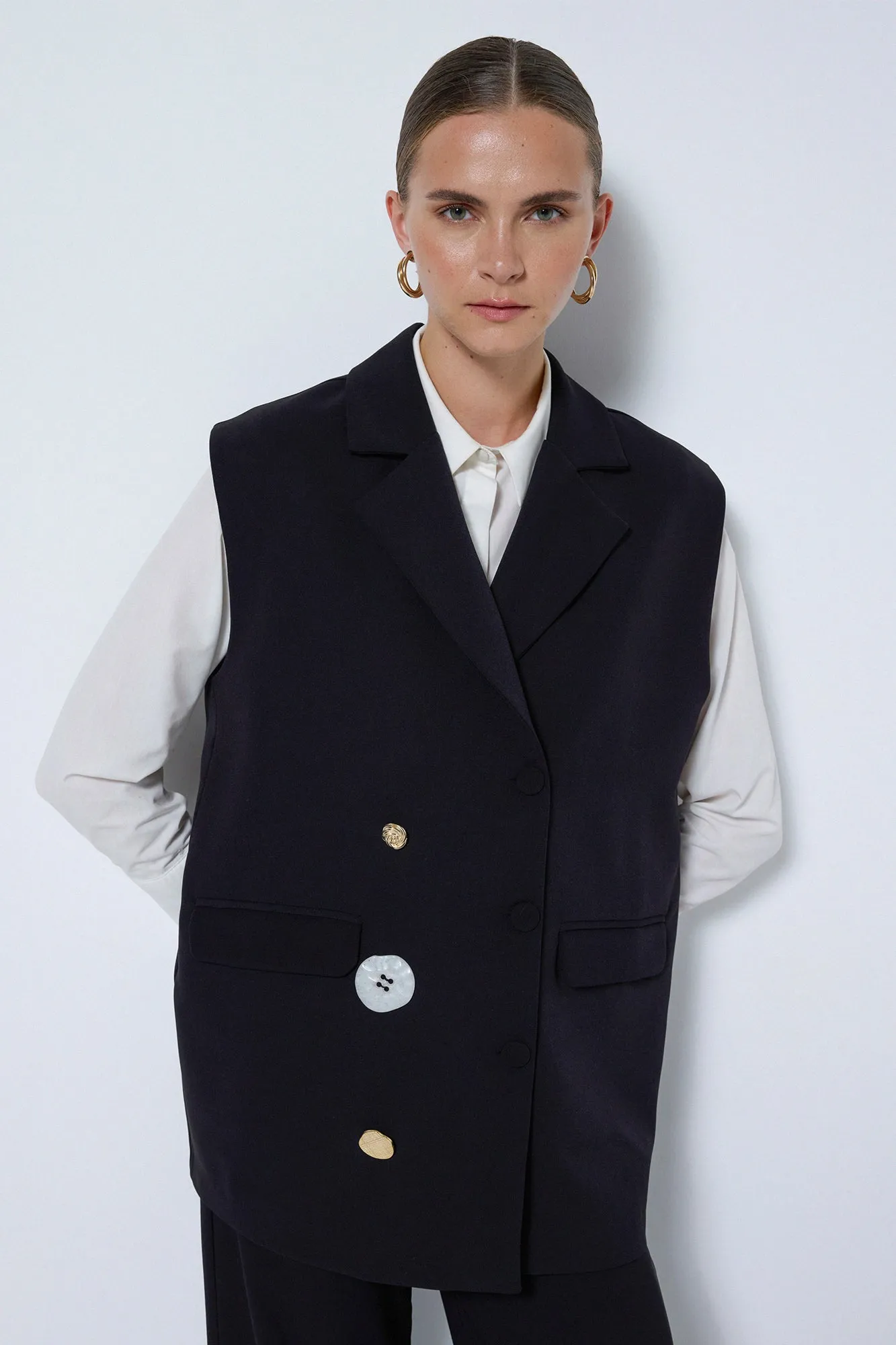 BUTTON DETAILED CREPE WAISTCOAT
