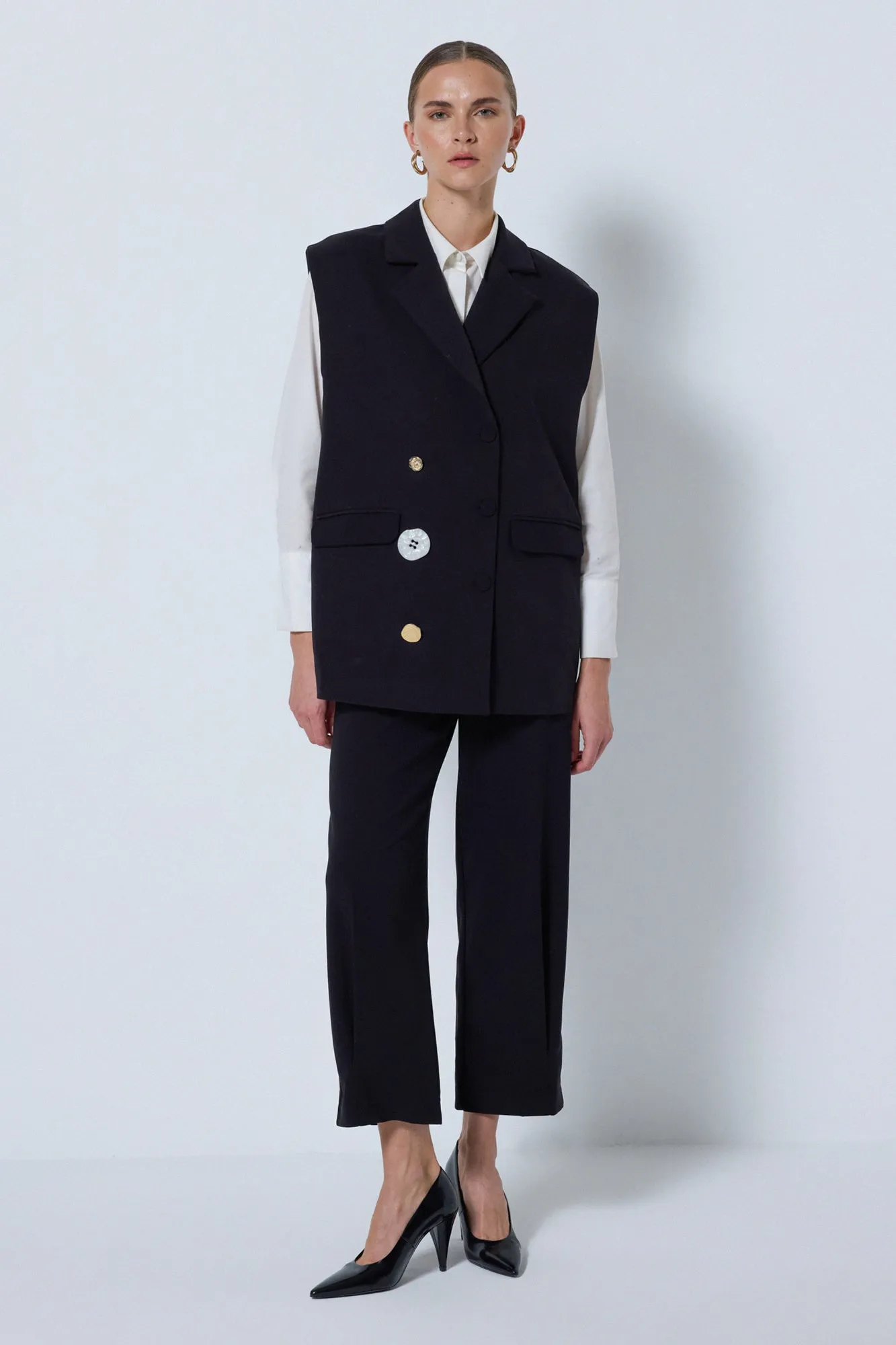 BUTTON DETAILED CREPE WAISTCOAT
