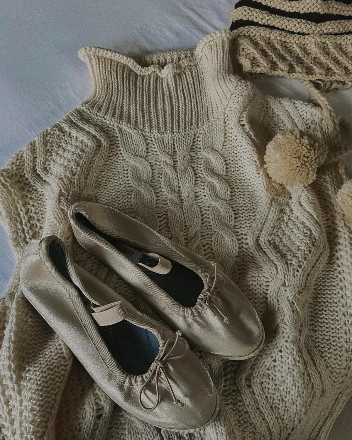 Flygo Womens Turtleneck Cable Sweater Vest Knit Oversized Loose Fit Solid Pullover Sweaters Cap Sleeve Crop Tops