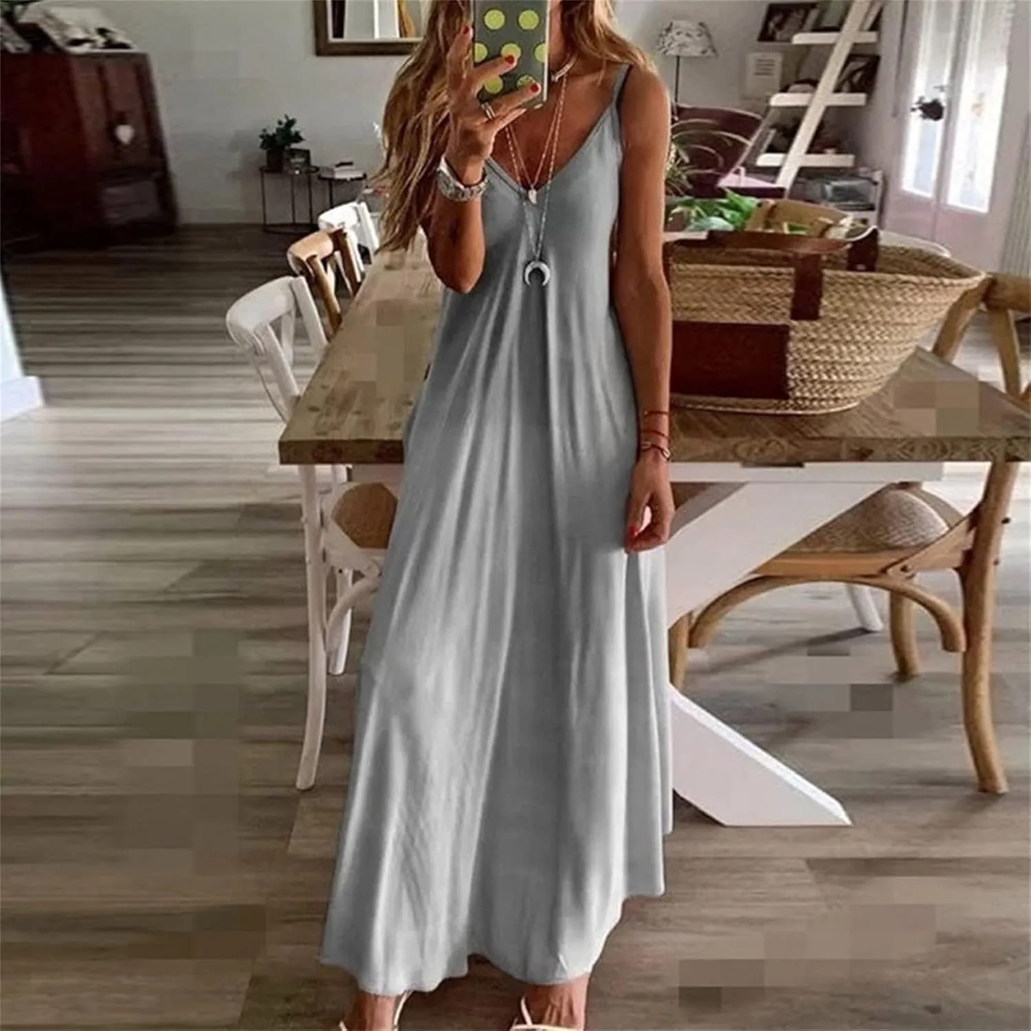 Maxi Dresses for Women 2025 Casual Strappy V Neck Sleeveless Summer Dresses Flowy Pleated Loose Beach Long Dress